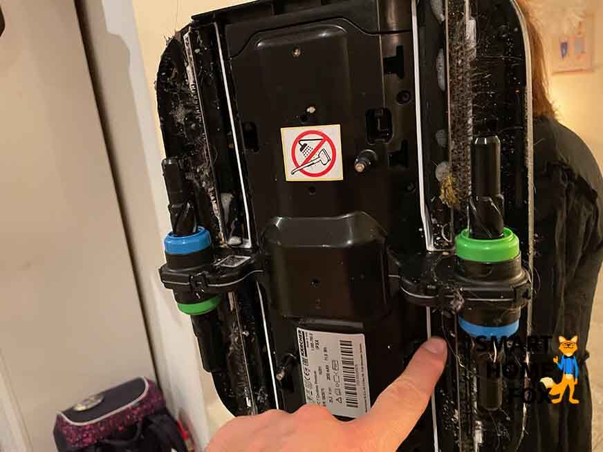 The FC7 is shown with dirt on it.